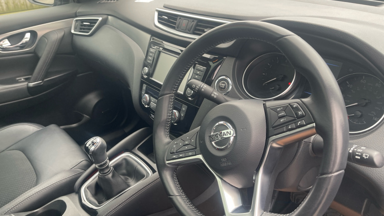 Nissan Qashqai 1.3 DiG-T Tekna 5dr Petrol Hatchback